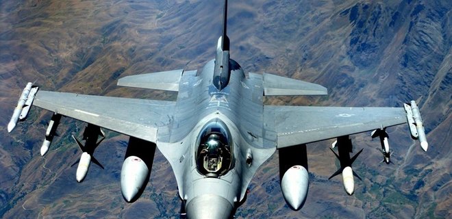 Истребители США и РФ провели проверку связи в небе над Сирией - Фото