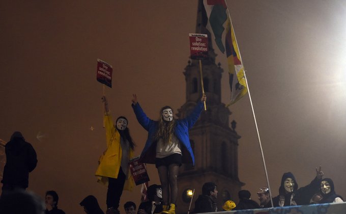 В Лондоне демонстранты в масках Гая Фокса подрались с полицией
