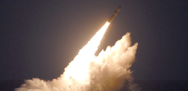 США провели испытание межконтинентальной баллистической ракеты  - Фото
