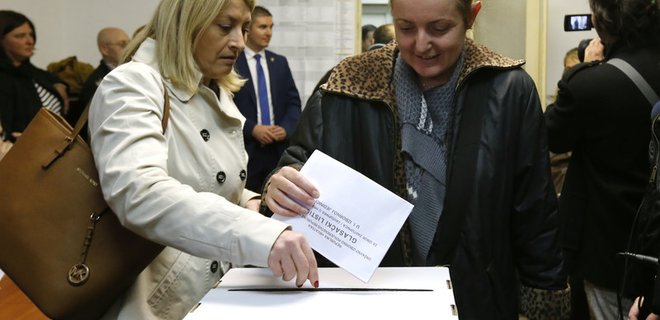 На выборах в Хорватии оппозиция и правящая партия идут наравне - Фото
