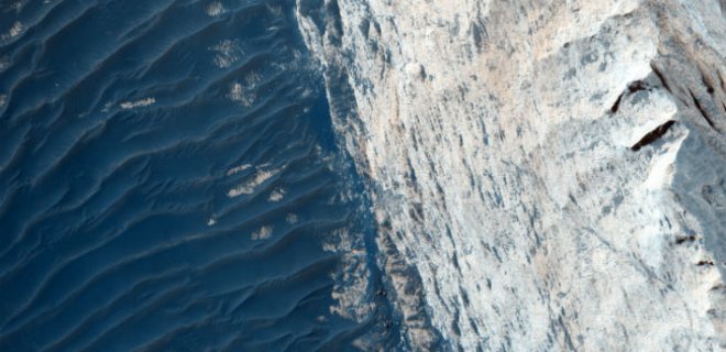 NASA показало снимок золотого каньона на Марсе - Фото