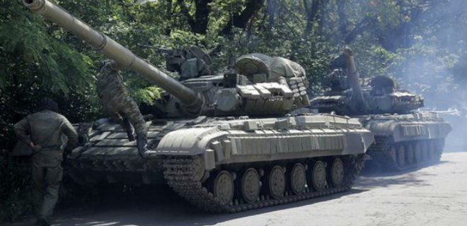 Боевики стягивают тяжелую бронетехнику в Донецк - ИС - Фото