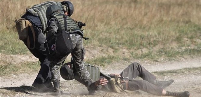 В боях с террористами погиб военный, пятеро ранены - штаб - Фото