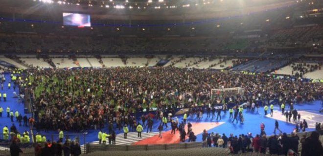 Новости из Парижа: взрыв у стадиона устроили два смертника - Фото