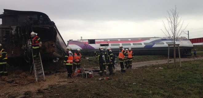 На востоке Франции поезд сошел с рельсов: есть погибшие - Фото