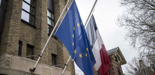 ЕС созывает экстренный саммит из-за терактов в Париже - Фото