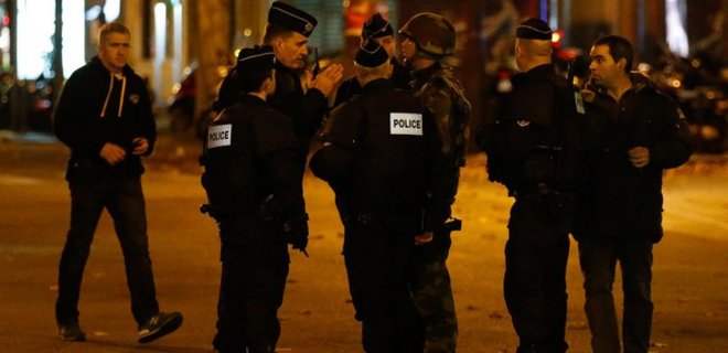 Во Франции проходит серия полицейских рейдов - СМИ - Фото