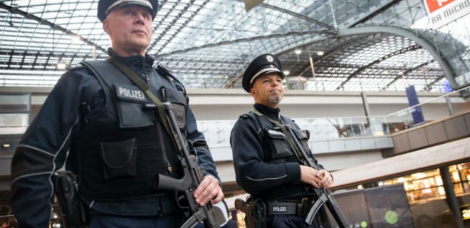 Германия задержала трех подозреваемых в парижских терактах - Фото