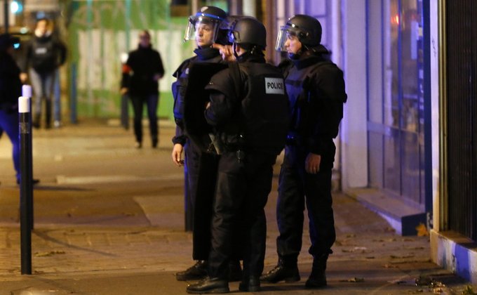 Антитеррористическая операция на севере Парижа: фоторепортаж