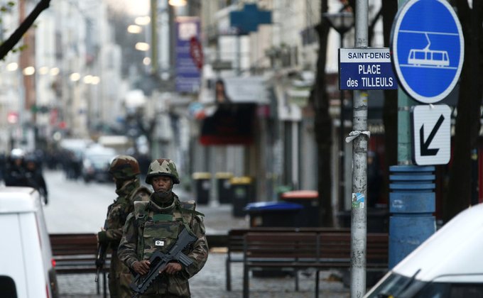 Антитеррористическая операция на севере Парижа: фоторепортаж