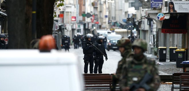 Во Франции подтвердили гибель смертницы и задержание пяти человек - Фото