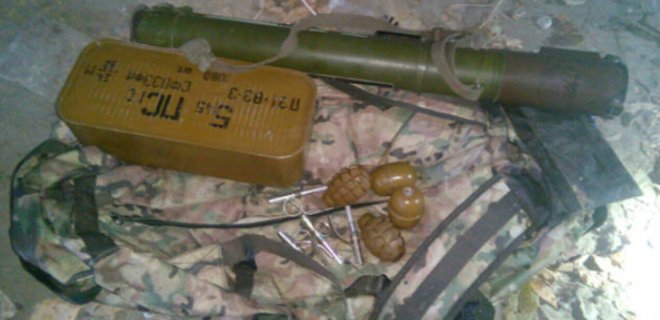 В Харькове полицейские нашли сумку с гранатометом и боеприпасами - Фото