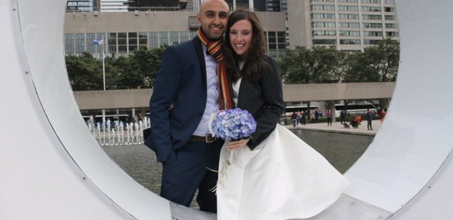 Пара из Канады отдала накопленные на свадьбу деньги беженцам - Фото