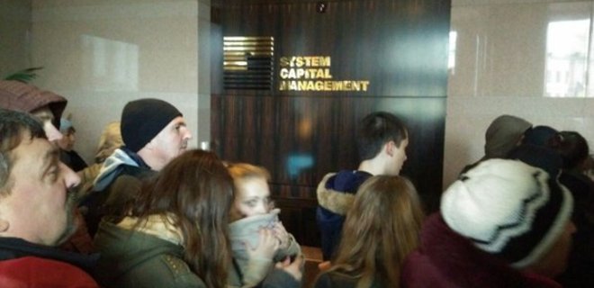 Участники вече на Майдане посетили офис компании Ахметова - Фото