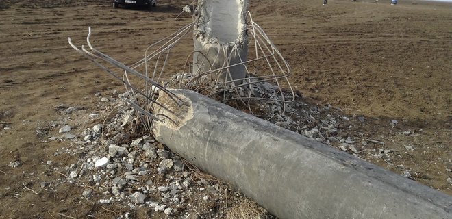 Укрэнерго: Подрыв электроопор в Чаплинке привел к разгрузкам АЭС - Фото
