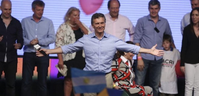 На выборах президента Аргентины побеждает кандидат от оппозиции - Фото