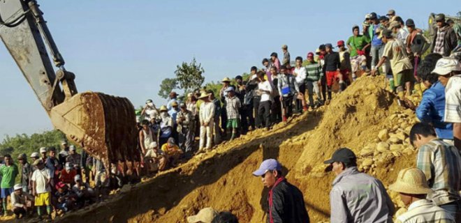 Число жертв оползня на шахте в Мьянме достигло 104 человека - Фото