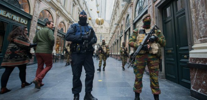 В Брюсселе на неделю продлили уровень антитеррористической защиты - Фото