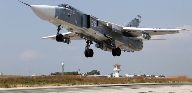 Сбитый над Турцией самолет принадлежит российским ВВС - Фото