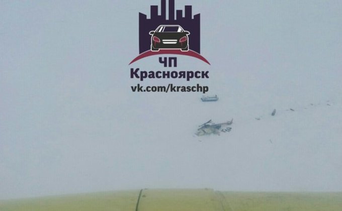 Опубликованы фото с места крушения вертолета Ми-8 в России