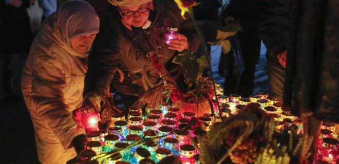 Украина чтит память жертв Голодомора акцией Зажги свечу памяти - Фото
