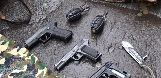 В центре Киева у подростка полиция изъяла 3 пистолета и 2 гранаты - Фото