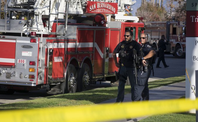 Жертвами стрельбы в Калифорнии стали 14 человек: фоторепортаж