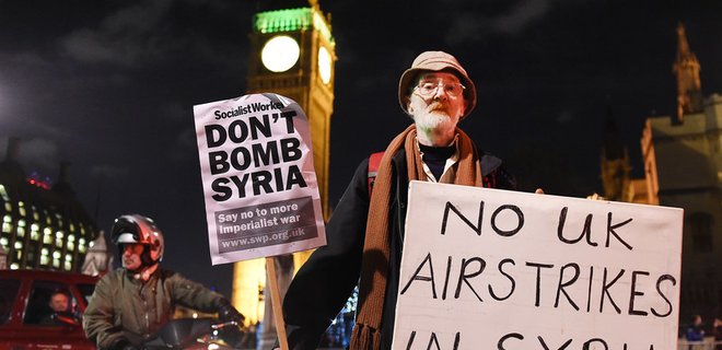Великобритания приняла решение бомбить террористов ИГ в Сирии - Фото