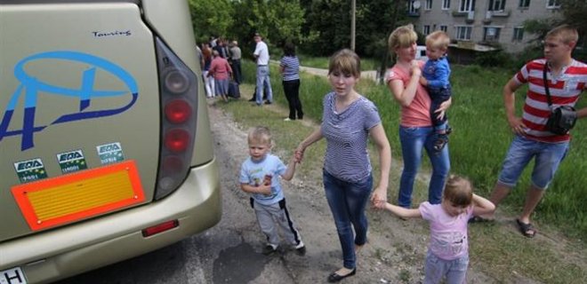 ГСЧС насчитала в Украине почти 1 млн внутренних переселенцев - Фото