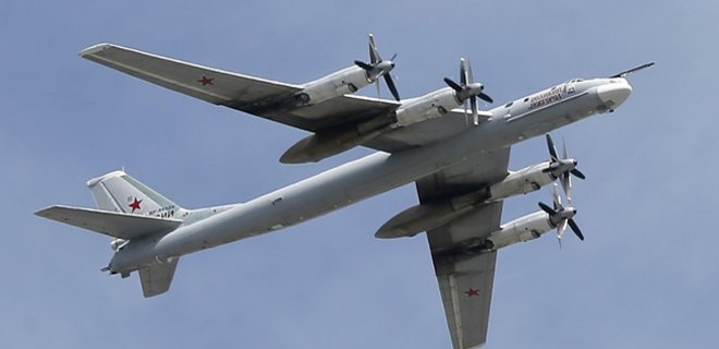 Бомбардировщики РФ облетели остров, принадлежащий ВВС США - Фото