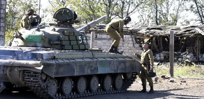 ИС: Боевики сосредотачивают на передовой танки и артиллерию - Фото