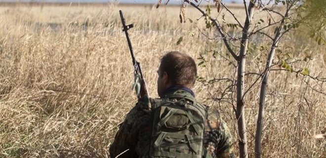 Снайпер террористов ранил бойца ВСУ под Троицким на Луганщине - Фото