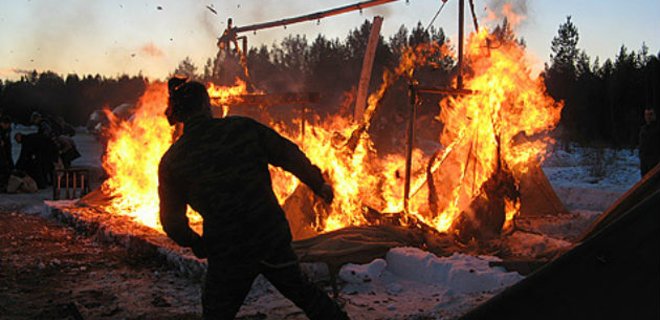 На полигоне Широкий Лан сгорели 12 палаток: есть пострадавшие - Фото
