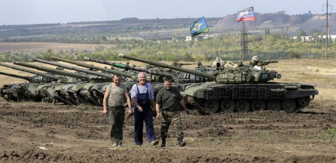 ИС: Оккупанты перебрасывают танки и артиллерию на передний край - Фото