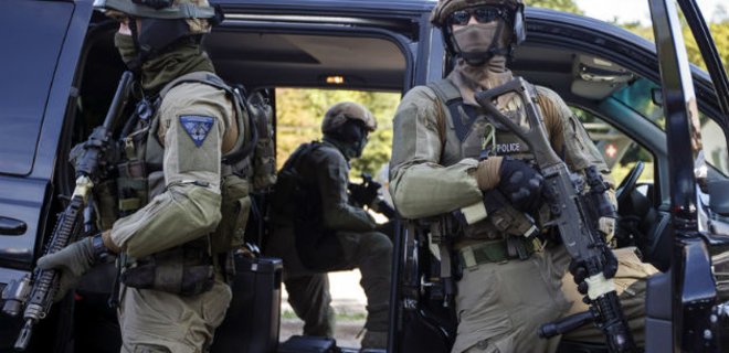 В Женеве спецназ ищет четверых причастных к парижским терактам - Фото