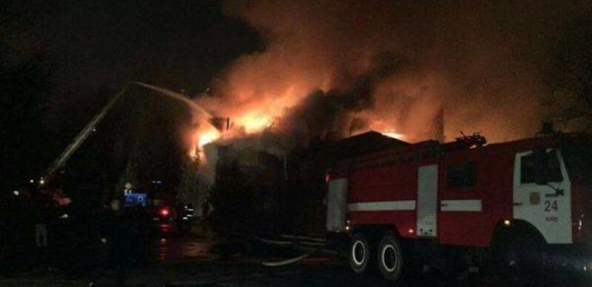 Пожар в ресторане в Киеве ликвидирован, пострадавших нет - Фото