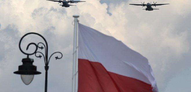 МИД Польши осудил визит польского евродепутата в Крым - Фото