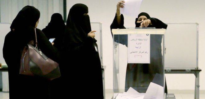 В Саудовской Аравии женщина впервые в истории избрана депутатом - Фото