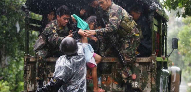 Катаклизм на Филиппинах: свирепствует тайфун Мелор - Фото