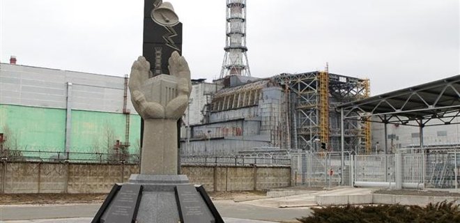 Порошенко объявил 2016-й годом памяти жертв Чернобыльской аварии - Фото