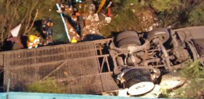 В Аргентине в ущелье слетел автобус полиции: погибли 42 силовика - Фото