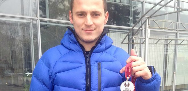Футболист Зозуля продает медаль для нужд АТО: война не окончена - Фото
