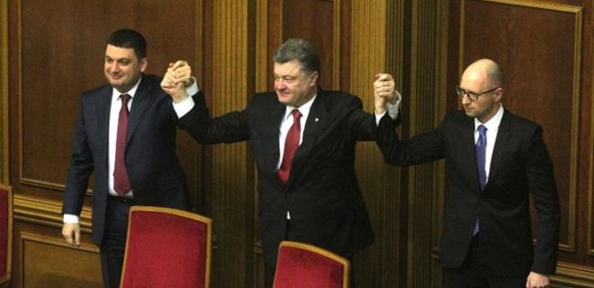 Порошенко, Яценюк, Гройсман: отставка премьера не в повестке дня - Фото
