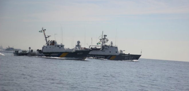 ФСБ направила в Черное море корабль защищать захваченные вышки - Фото