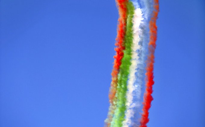 Высший пилотаж: зрелищный фоторепортаж с авиашоу в Эмиратах