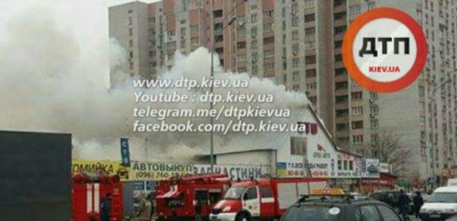 В Киеве горит СТО: пожарные не могут локализовать огонь - Фото