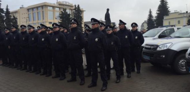 В Луцке начала работу патрульная полиция: фото - Фото
