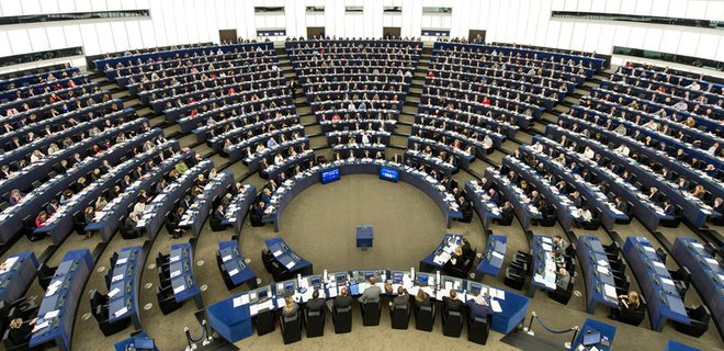Европарламент готов поддержать безвизовый режим для Украины - Фото