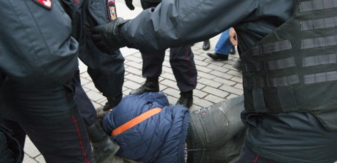 ФСБ разрешили открывать огонь по участникам акций протеста - Фото