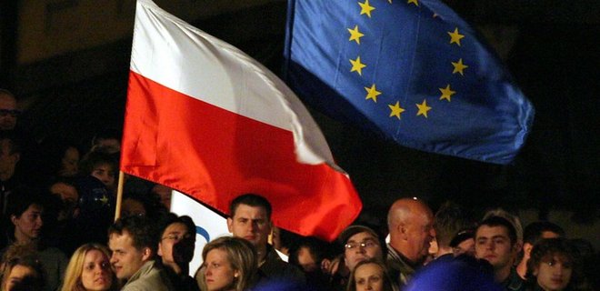 ЕС призвал Польшу отменить судебную реформу, вызвавшую протесты - Фото